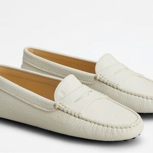 Tod's Cream Leather Loafers
